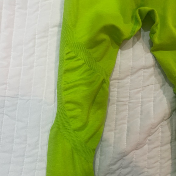 Alphalete Aero leggings in color volt size medium - Picture 4 of 4